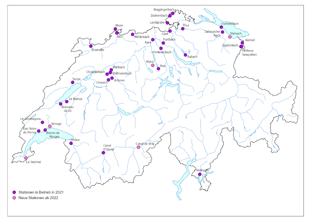 NAWA TREND Messstationen mit Untersuchungen zu Mikroverunreinigungen in Betrieb im 2021 (33) und neue, zusätzliche Stationen mit Inbetriebnahme im 2022 (5).